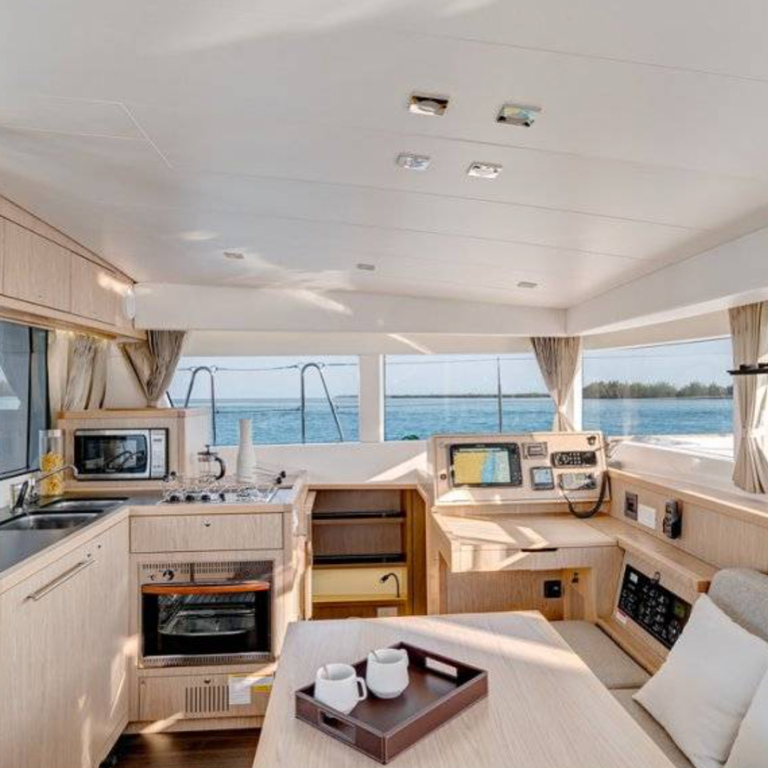 Catamaran Lagoon 39 - 12 m - 17 Guests