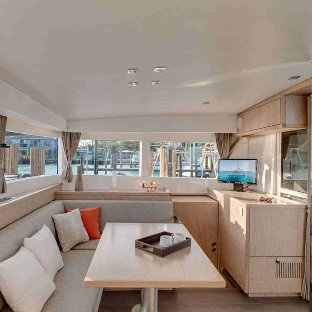Catamaran Lagoon 39 - 12 m - 17 Guests