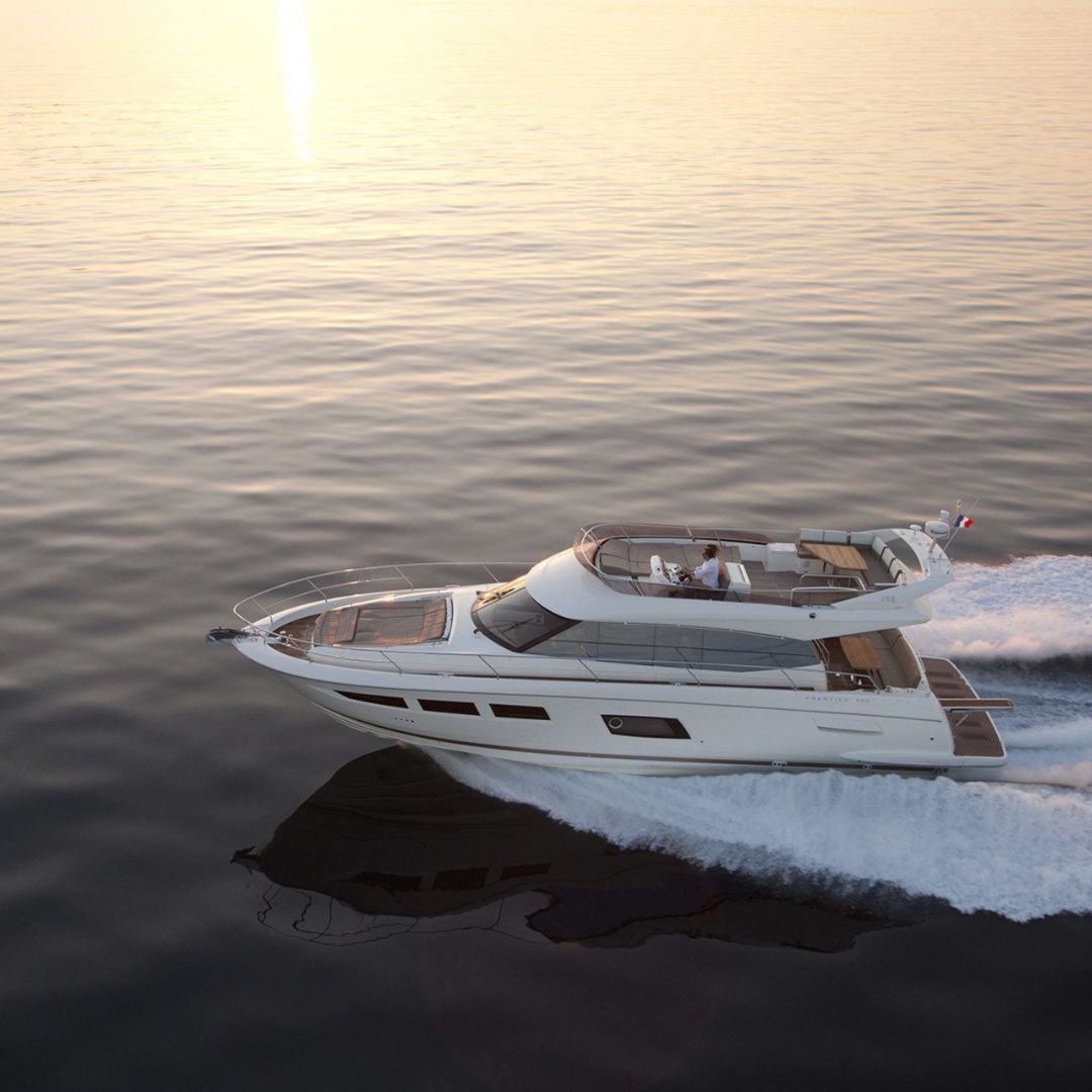 M/Y Prestige 550 FLY - 18 m - 3 Cabins - 12 Guests