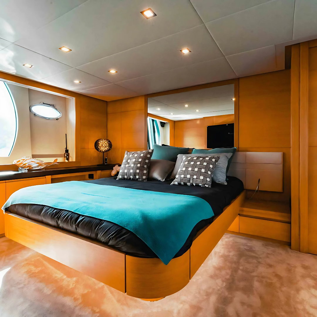 M/Y Pershing 64 - 19,5 m - 12 Guests - 3 Cabins - 2 Crews