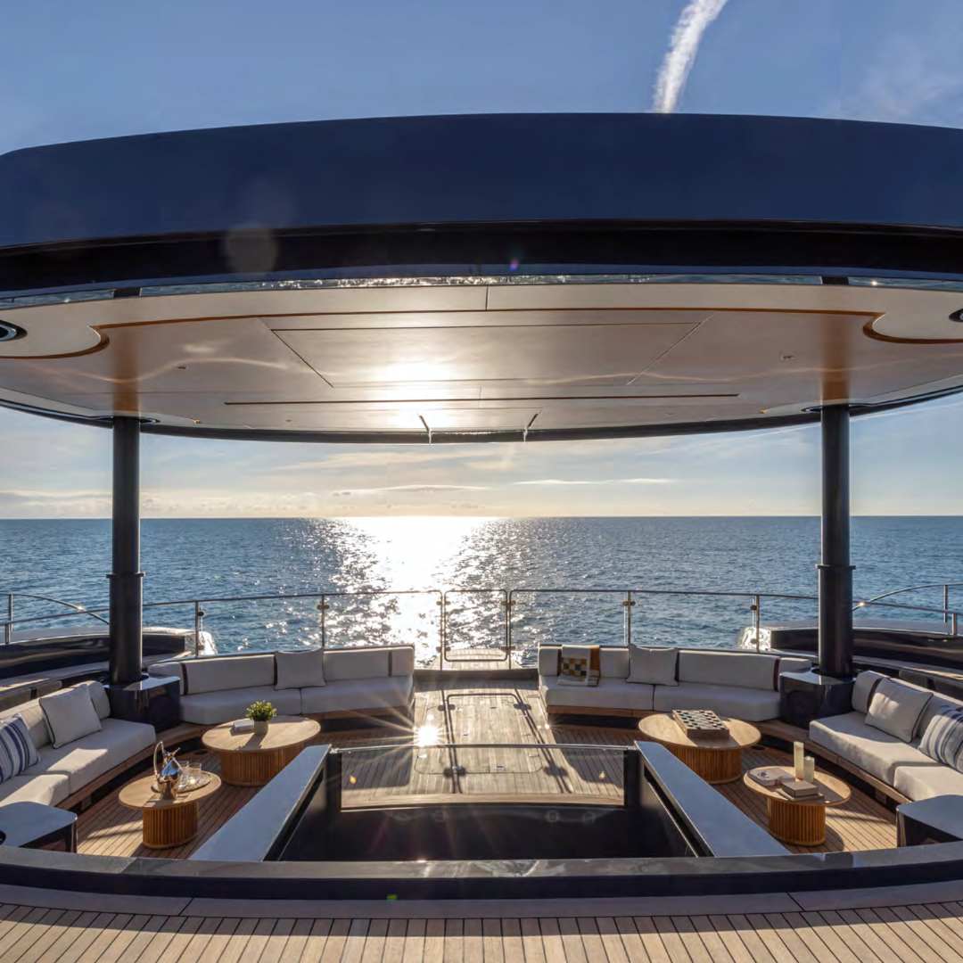 M/Y SEAWOLF X - 42,83 m - 12 Guests - 5 Cabins - 9 Crews